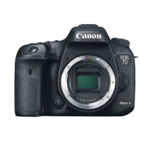 Canon EOS 7D Mark II DSLR 20.2MP 10fps 18-135mm Camera